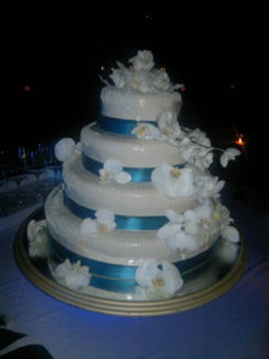 wedding cake con orchidee bianche