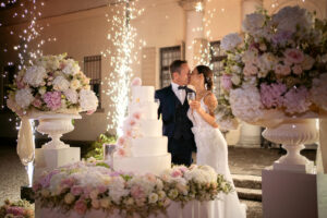 Italian Wedding Villa Foscarini elegant cake flowers couple